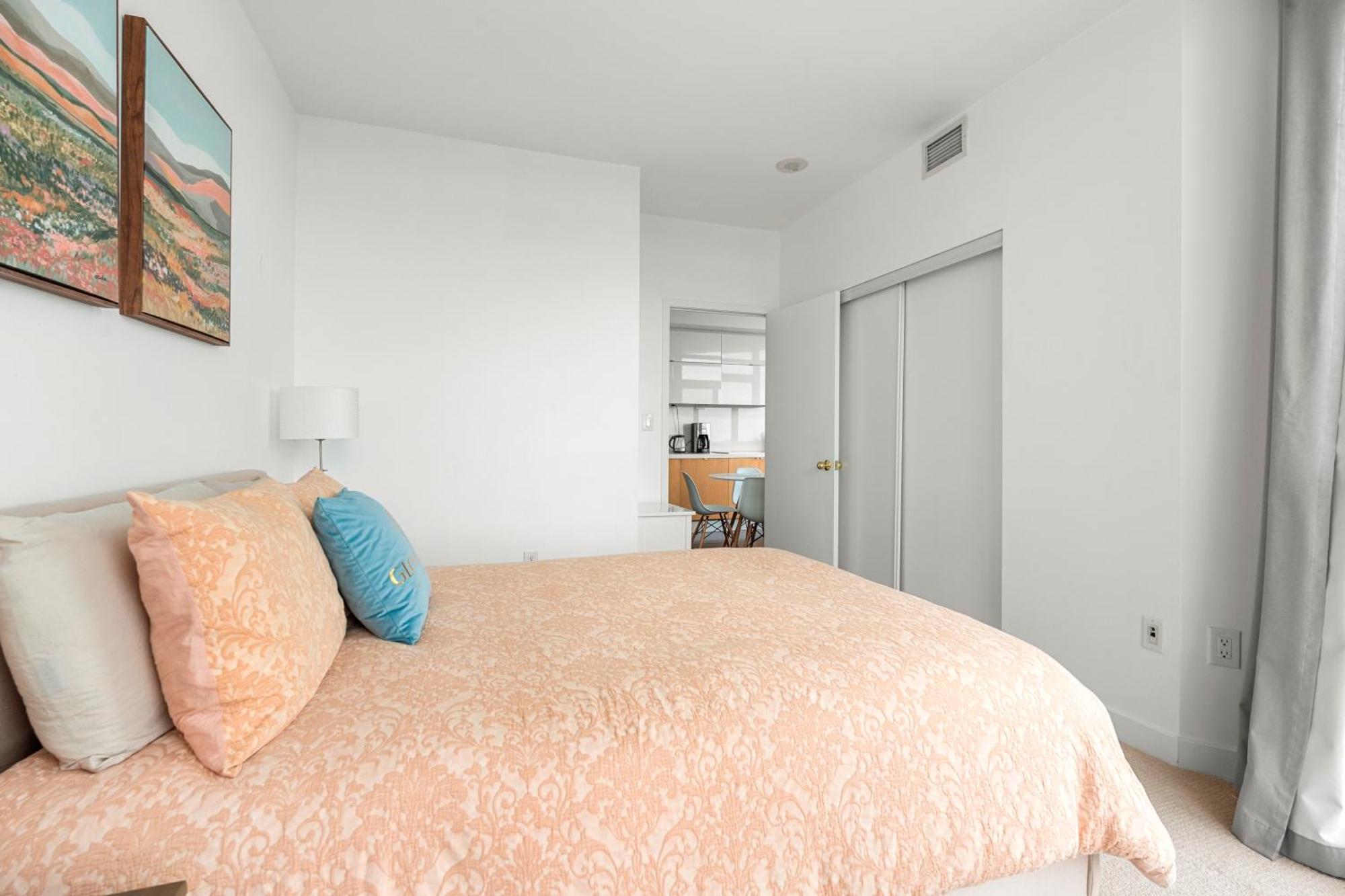 Globalstay Elegant Downtown Apartments Торонто Экстерьер фото