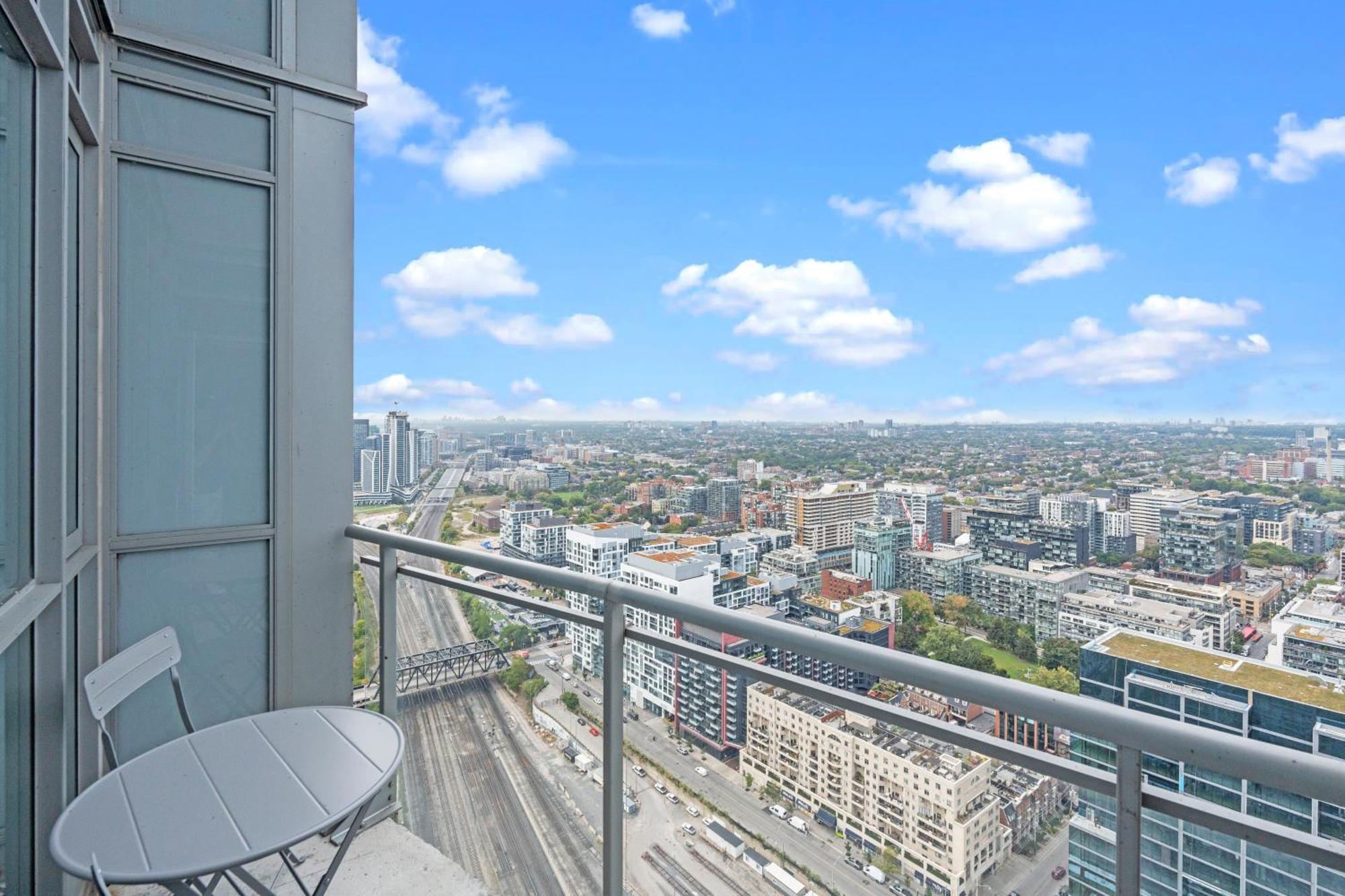 Globalstay Elegant Downtown Apartments Торонто Экстерьер фото